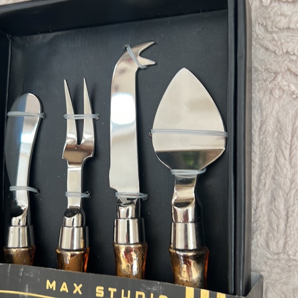 Max Studio Home set of cheese knives speakers - New in box - Picture 4 of 16